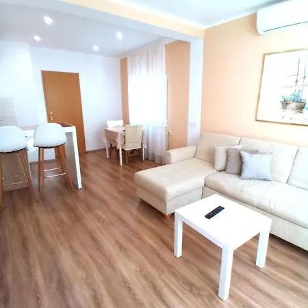 City Center And Apartment