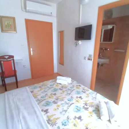 City Center And Apartment Malinska