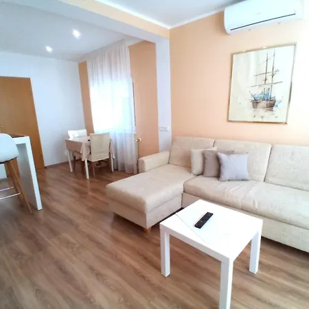 City Center And Apartment