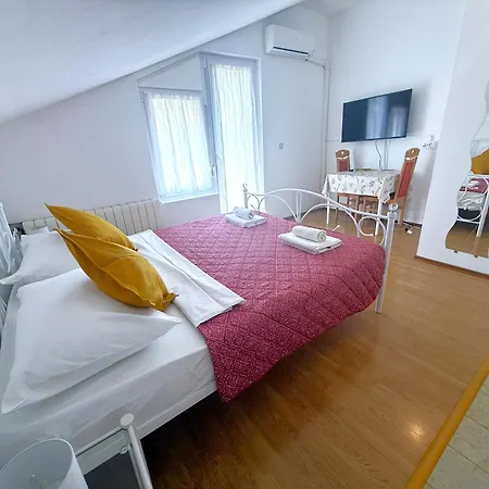 Center And Apartment *