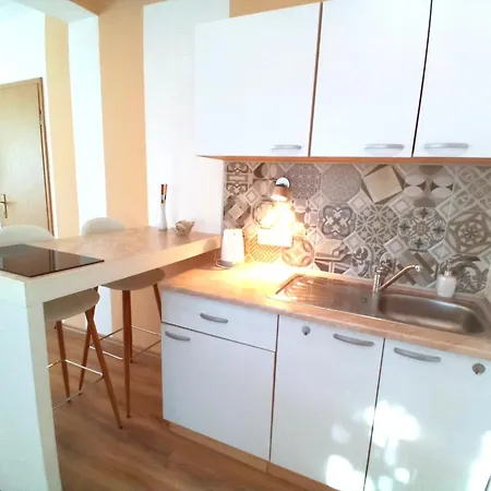 Center And Apartamento Malinska